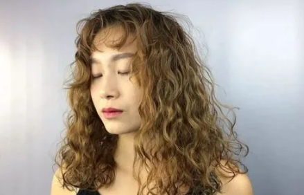 细软发质烫发可以维持多久