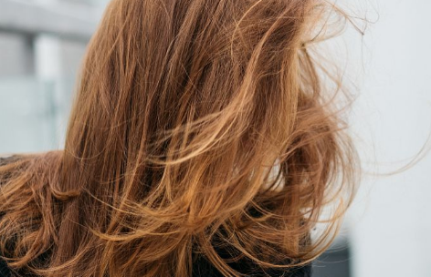 头发老是趴着没蓬松感能解决吗