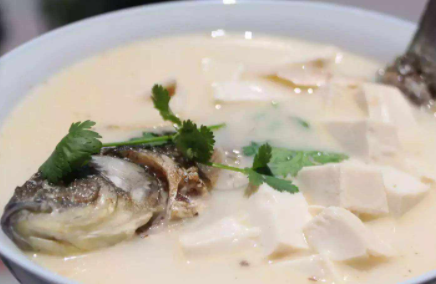 鱼煲汤需要用热水过下吗