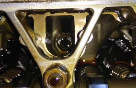 发动机机油油泥多是什么原因