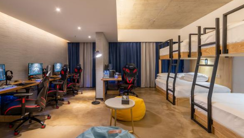 小县城开电竞酒店能赚钱吗