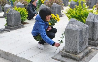 2022年过年前三天上坟好不好