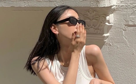 ​晚上10点多找女孩聊天合适吗