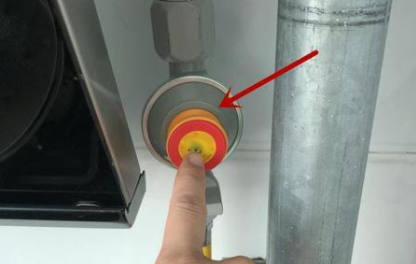 燃气表的红色按钮能摁吗