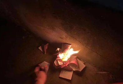 2022清明节烧纸要写小辈的名字吗
