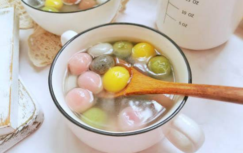 煮汤圆要搅拌吗