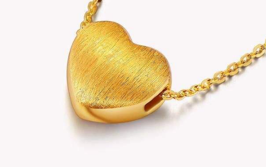 结婚三金是婆婆原来的要还她吗