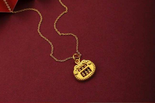 三金是买自己喜欢的还是贵的