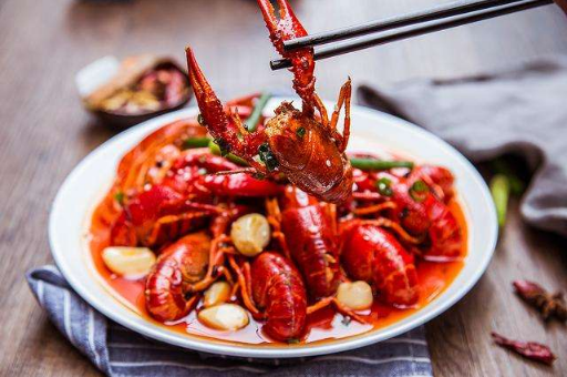 小龙虾搭配什么水果一起吃
