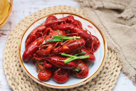 小龙虾搭配什么水果一起吃