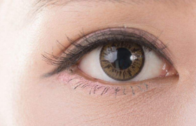 ok镜左边蓝色还是绿色