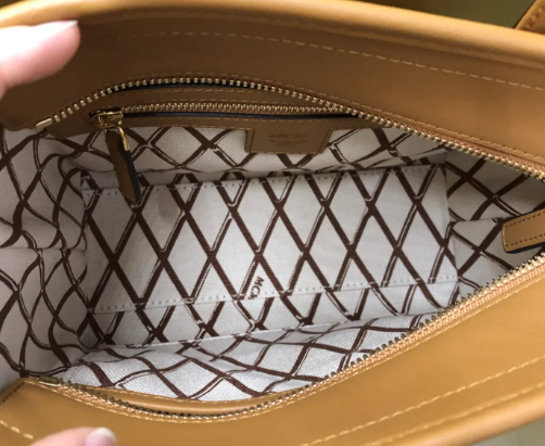 mcm菜篮子包包怎么辨别真假