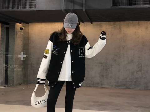 棒球服男生宽松点好还是修身点好