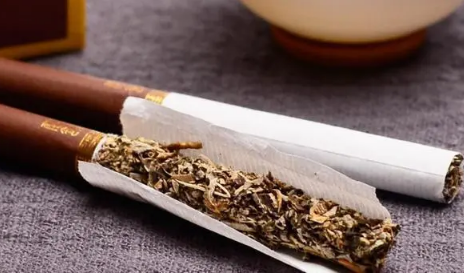 香烟放一年没拆还能抽吗