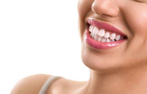 戴牙套可以贴美白牙贴吗