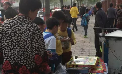 学校门口抽奖游戏属于犯法吗