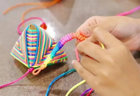 2022宝宝出生第一年端午节要系五彩绳吗