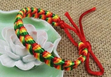 2022宝宝出生第一年端午节要系五彩绳吗