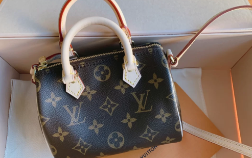 lv官网买的包包可以去专柜售后吗