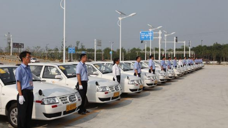 现在考驾照是考c1好还是c2好