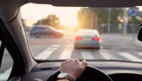 现在考驾照是考c1好还是c2好