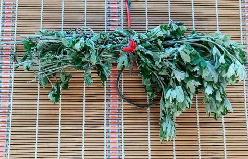 2022端午节门口挂艾草是倒挂还是正挂