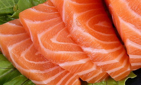 生吃三文鱼热量高吗