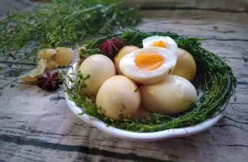 清明节用什么草煮鸡蛋