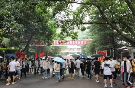 2022职高高考能报与自己不同的专业吗