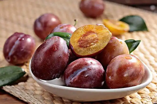 吃西梅是不是爱放屁