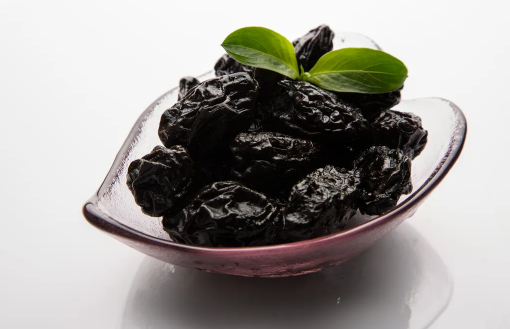 西梅晒干要用锅蒸一下吗