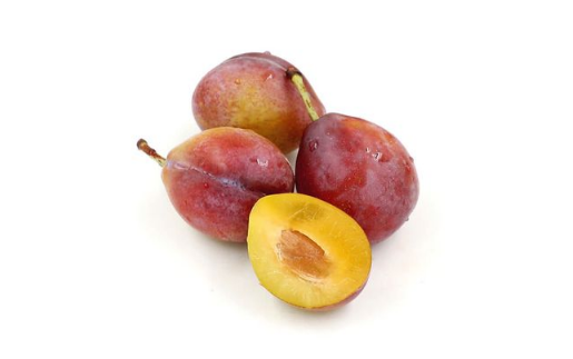 西梅太甜是泡药水了吗