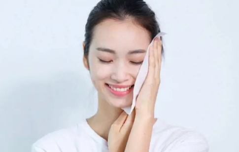 每天用纯净水洗脸皮肤会变好吗