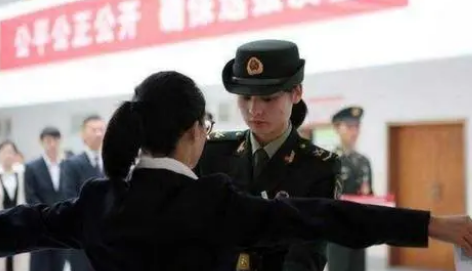 女生考部队文职难度大吗