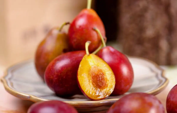 西梅糖分高还是火龙果糖分高