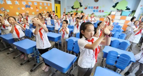 小学生喜欢一个人怎么表白不尴尬