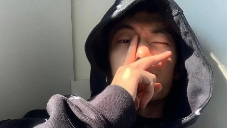 老公联系前任是不尊重现任吧