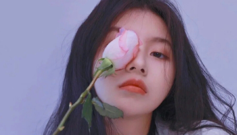 无意中看到男友跟前任的照片很难受