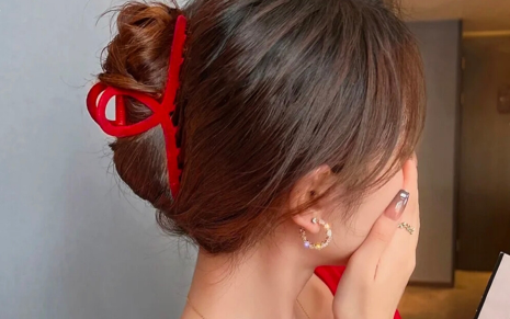 无意中看到男友跟前任的照片很难受