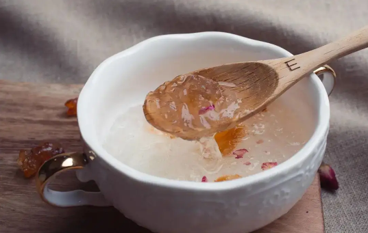 燕窝炖好后是脆的还是粘稠的