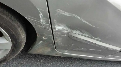 车蹭了一点点要我500过分吗