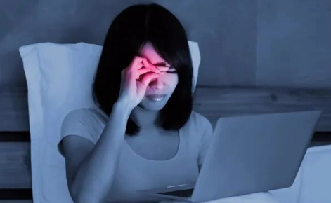 右眼皮跳是什么预兆女