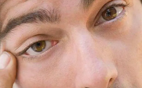 右眼皮跳是什么预兆女