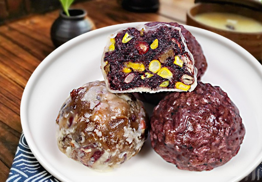 粘豆包和米饭哪个热量高