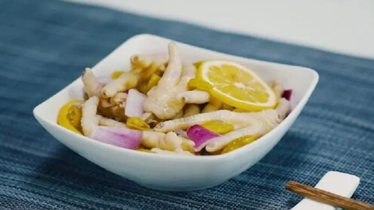 泡椒凤爪能用塑料瓶子装吗