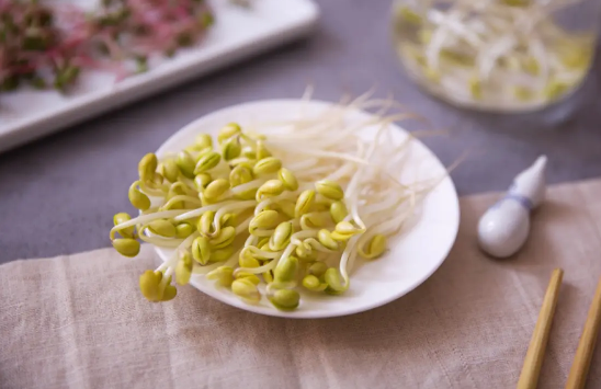 黄豆芽变绿后怎么样可以让它变黄