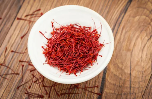 藏红花女人喝了有什么好处和坏处