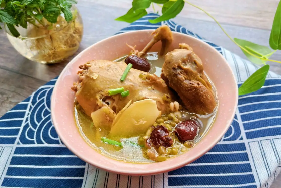 鸽子和什么一起炖汤最有营养