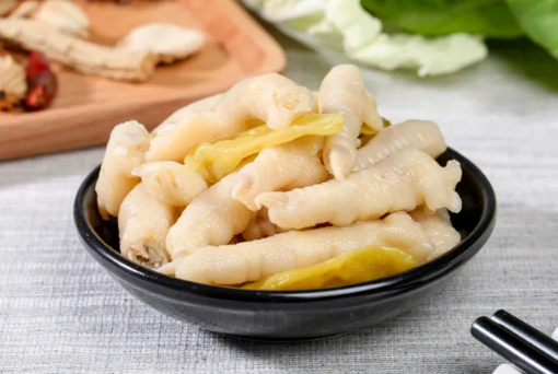 泡椒凤爪要焯水吗