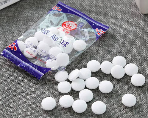 带包装的樟脑丸要怎么使用